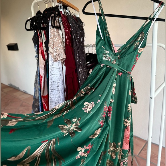 NWT LULU’S Silky Emerald Floral Maxi Slit Dress (Size M) - Picture 6 of 17